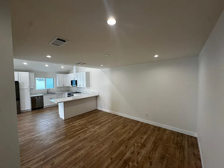 15950 Cohasset St #15950 — Photo 4