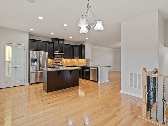 5th image of 407 Fairmont Dr