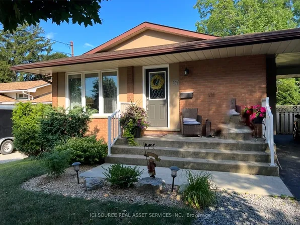 27 Brenlyn Ct, Hamilton, ON L9C 4N8