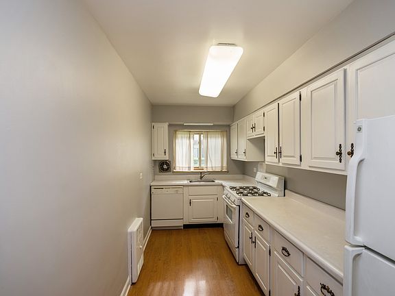 5th image of 2642 Central Dr