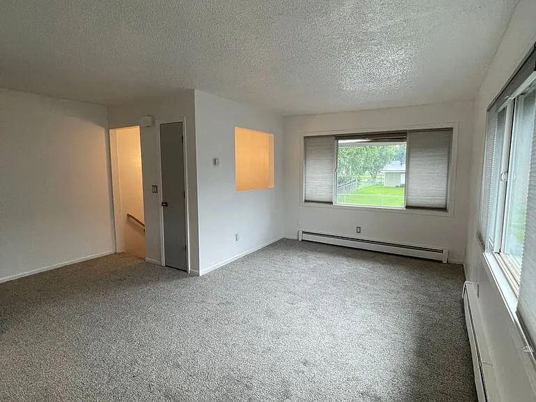 8521 Golden St — Photo 5