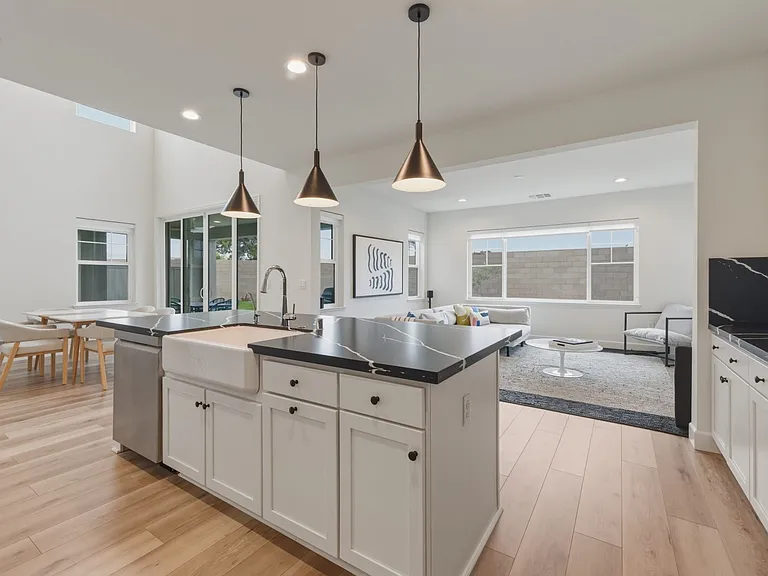4065 Maddy Ave — Photo 4