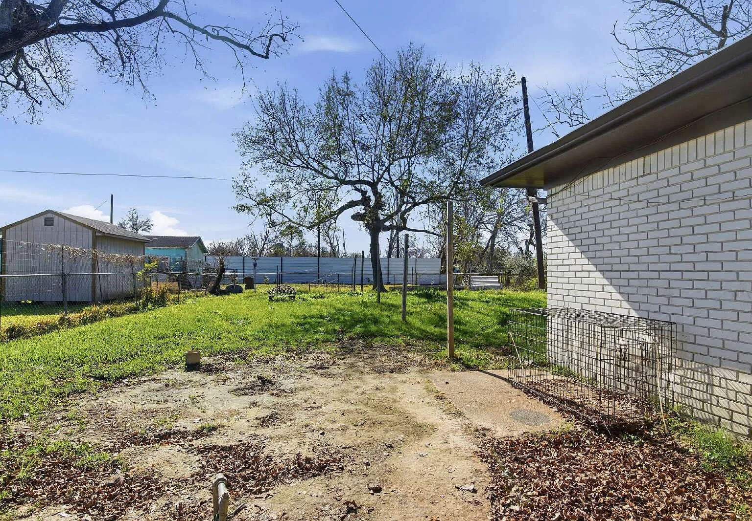 1 bed, 1.0 bath, 750 sqft, $700 — Photo 2