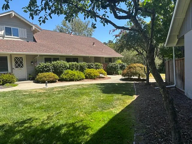 109 Miramonte Dr — Photo 2