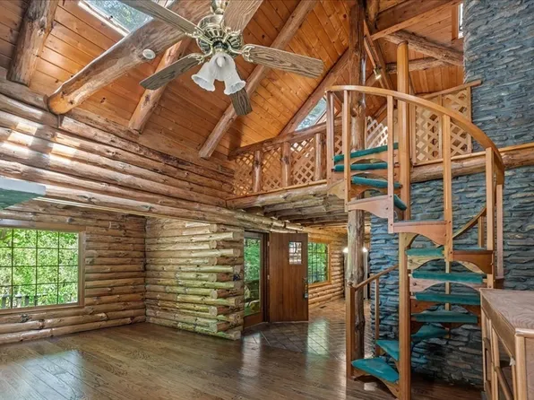 34 Edwards Mill Rd, Chester, NH 03036