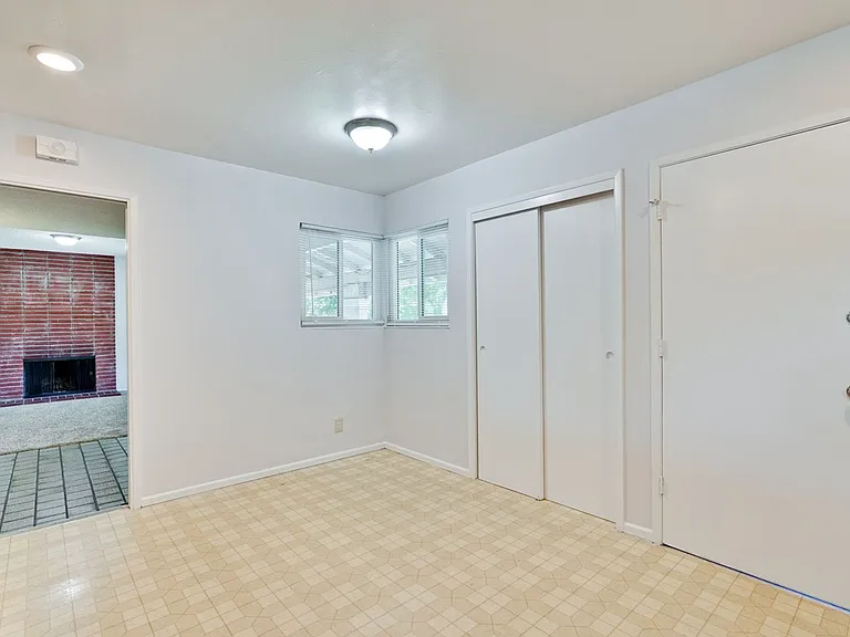 6063 Pineland Ave — Photo 12