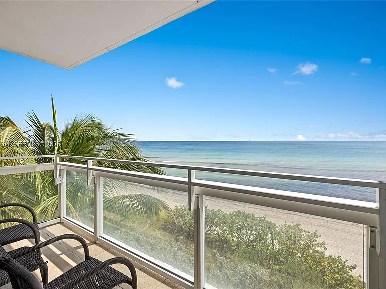 6801 Collins Ave #417 — Photo 2