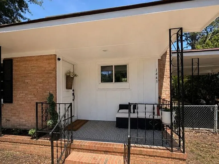 1445 Keswick Dr — Photo 2