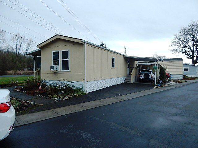 2nd image of 410 NE Fairground Ave