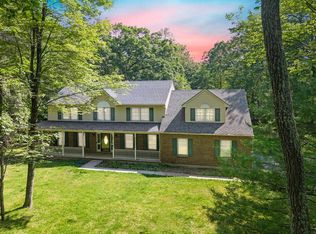 102 Crest Cir, East Stroudsburg, PA 18301