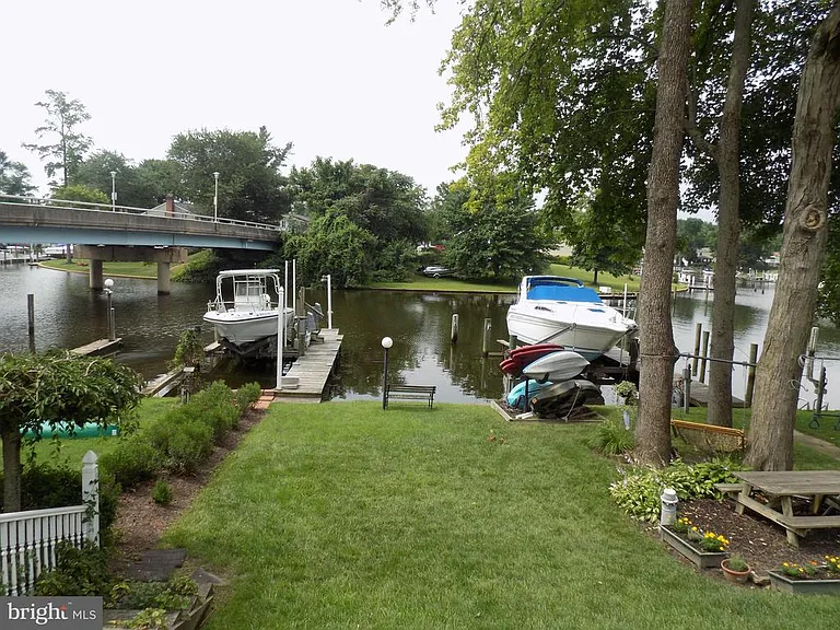 702 Towne Center Dr — Photo 28