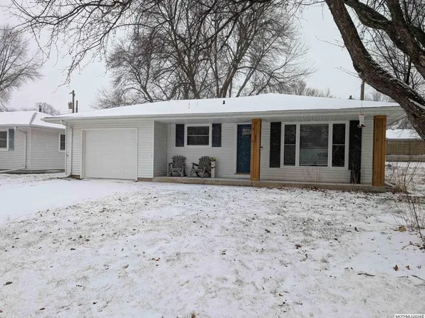 425 20th St SW, Mason City, IA 50401