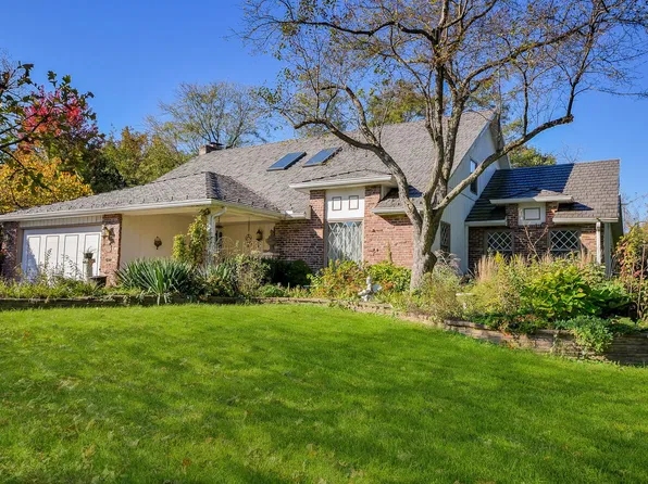 2S630 Williams Rd, Warrenville, IL 60555