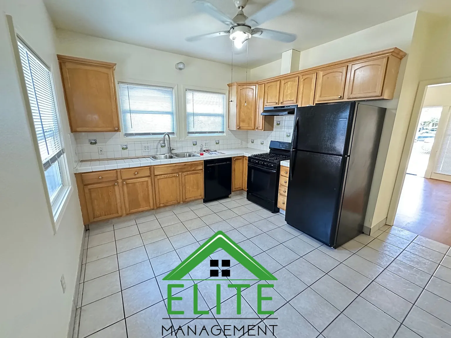 2 bed, 827 sqft, $2,200 — Photo 4