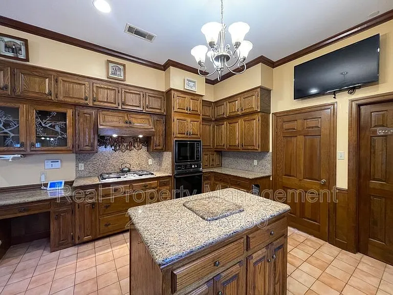 1022 Wooddale Blvd — Photo 5