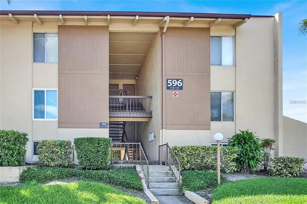 1 bed, 1.0 bath, 581 sqft, $1,325 — Photo 1