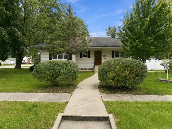 102 S Walnut St, Sumner, IA 50674