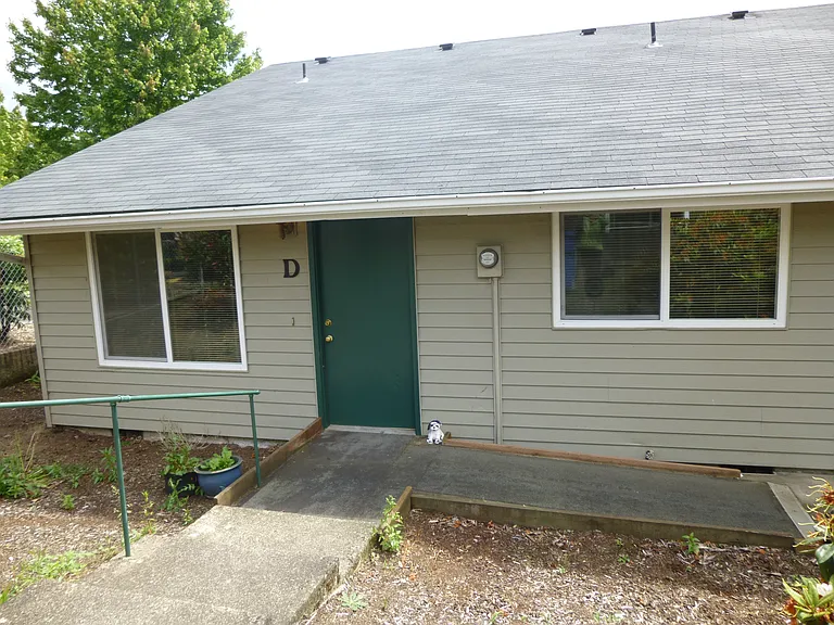 2314 E McLoughlin Blvd #D — Photo 1
