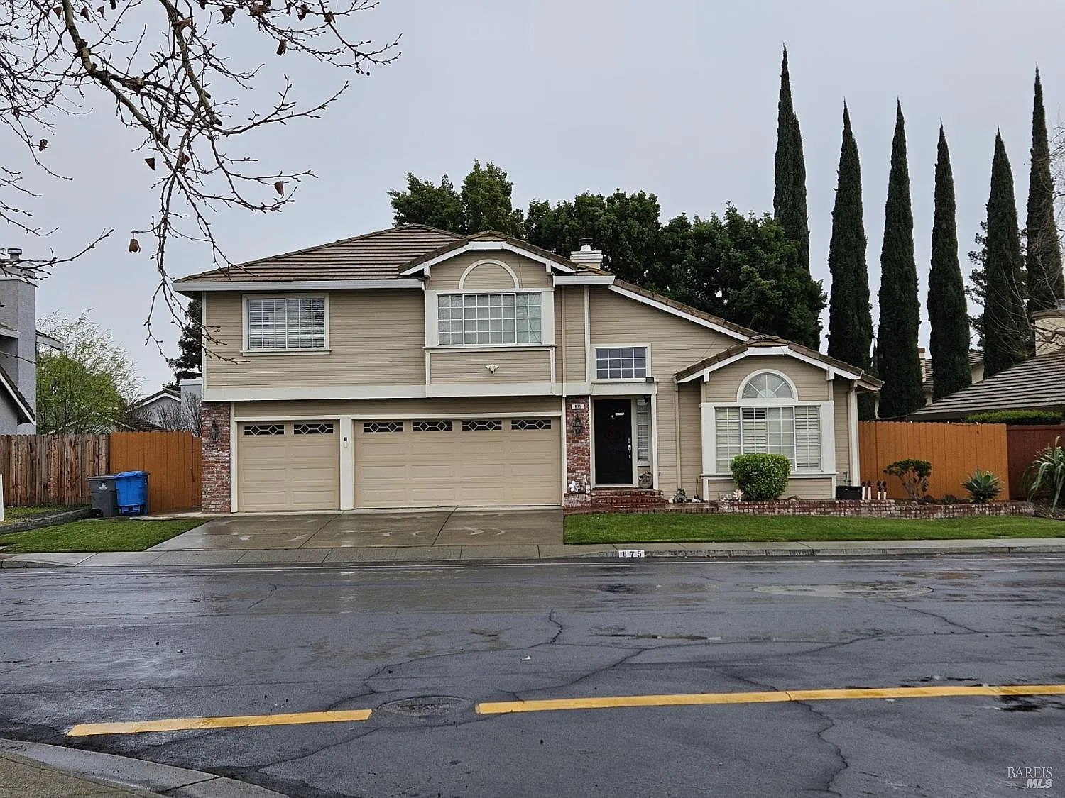 875 Christine Dr photo 1