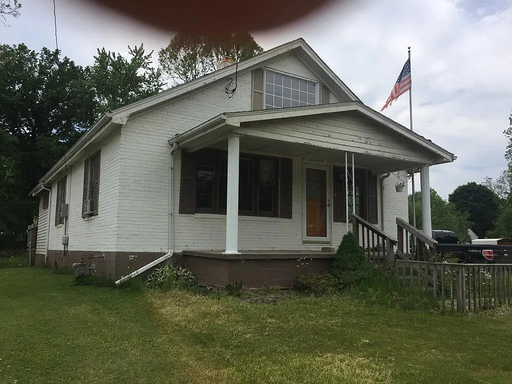 1318 Rosemount Rd photo 1