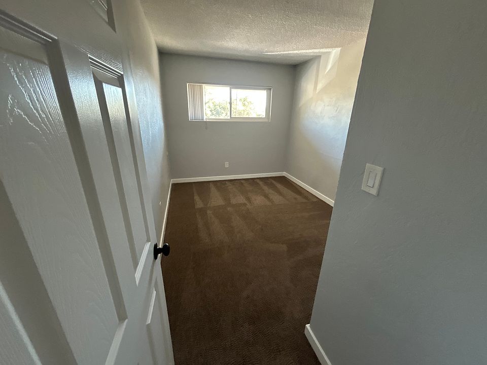 1st image of 970 W 13th Ave APT 2