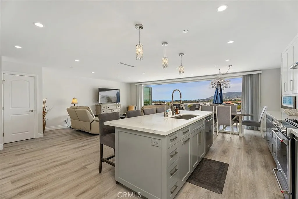 3 bed, 3.5 bath, 1750 sqft, $10,000 — Photo 4