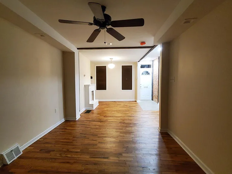 2138 Sears St — Photo 9