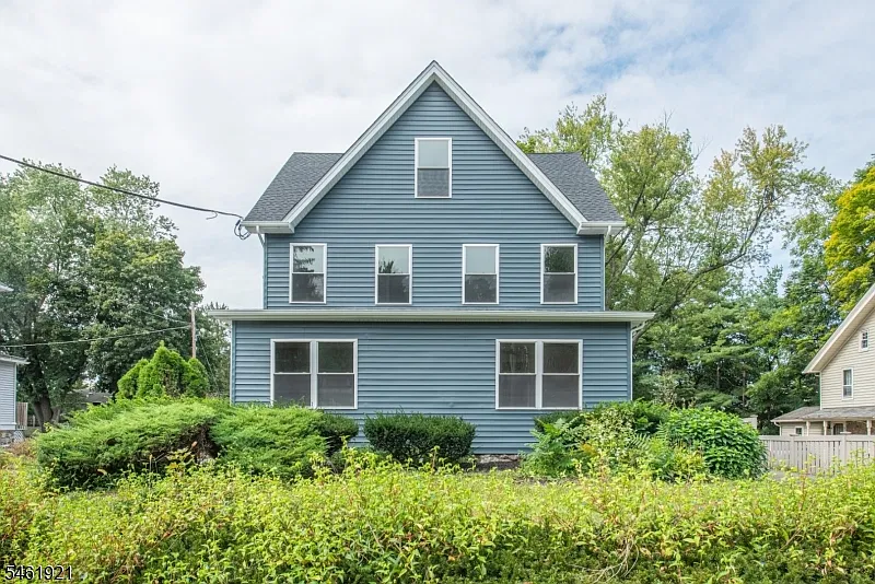 4 bed, 2.0 bath, $3,100 — Photo 2