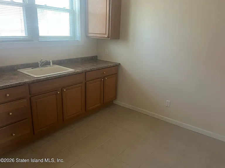 89 Bard Ave — Photo 3
