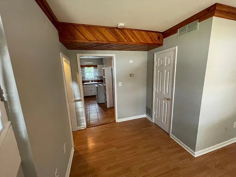 552 Pulaski St — Photo 35