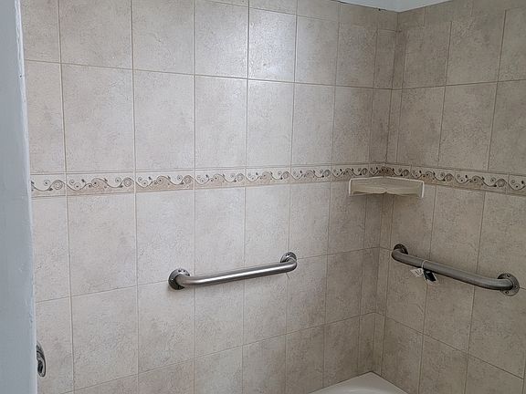 5th image of 6902 Carl Ave