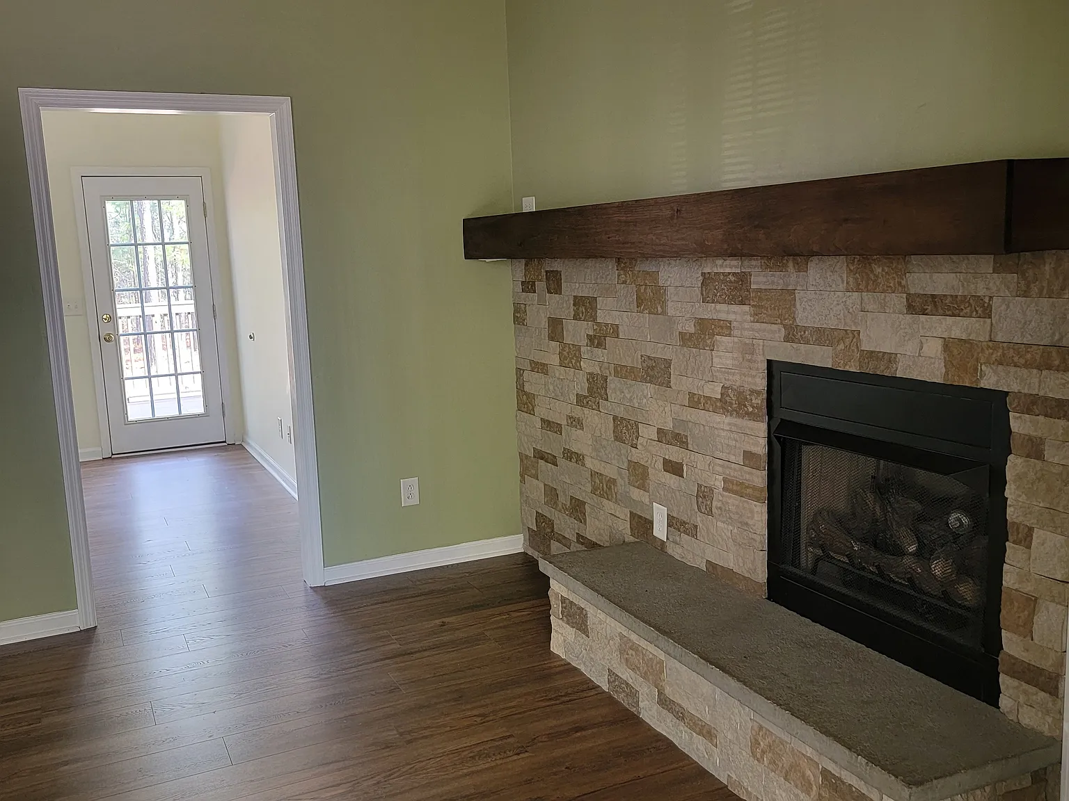 3 bed, 1412 sqft, $2,100 — Photo 3