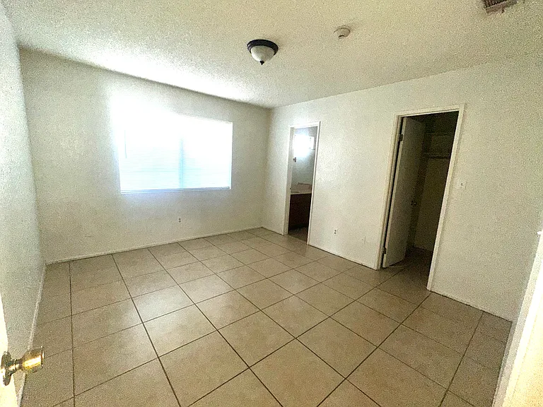 15392-15398 Bear Valley Rd — Photo 13