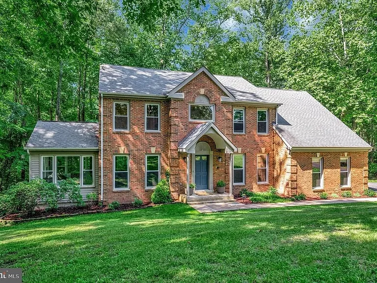 2 English Hills Dr — Photo 1