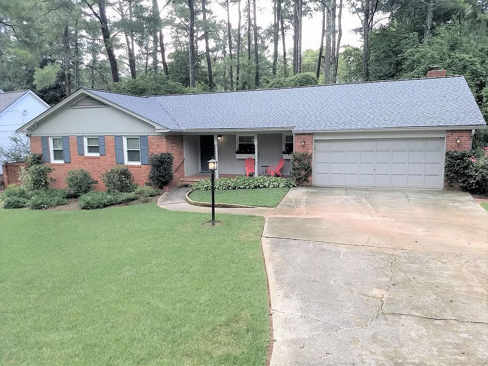 Updated ranch in desirable north Decatur neighborhood. Close