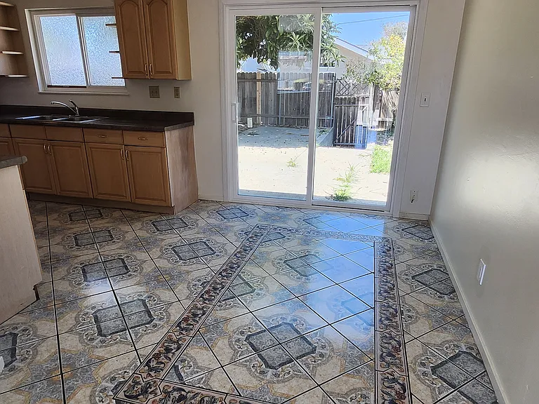 1509 E Oak Ave — Photo 6
