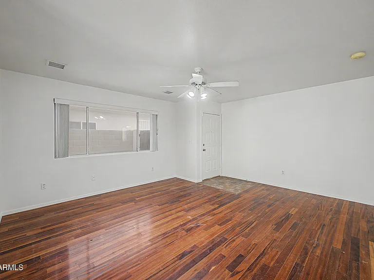 1830 N Center Ave — Photo 4