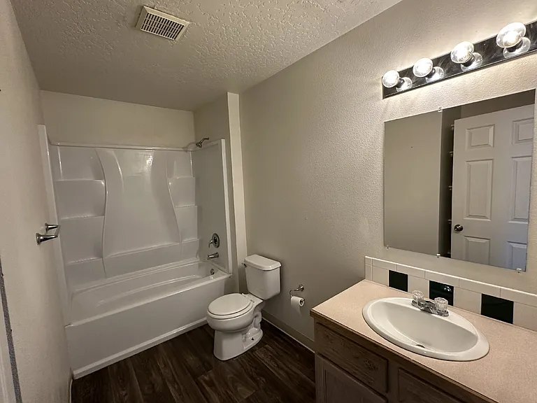 120 Davis Ave #202 — Photo 15