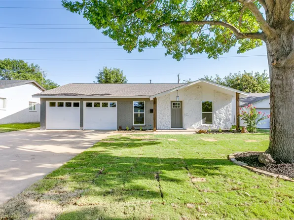 1017 Easy St, Grapevine, TX 76051