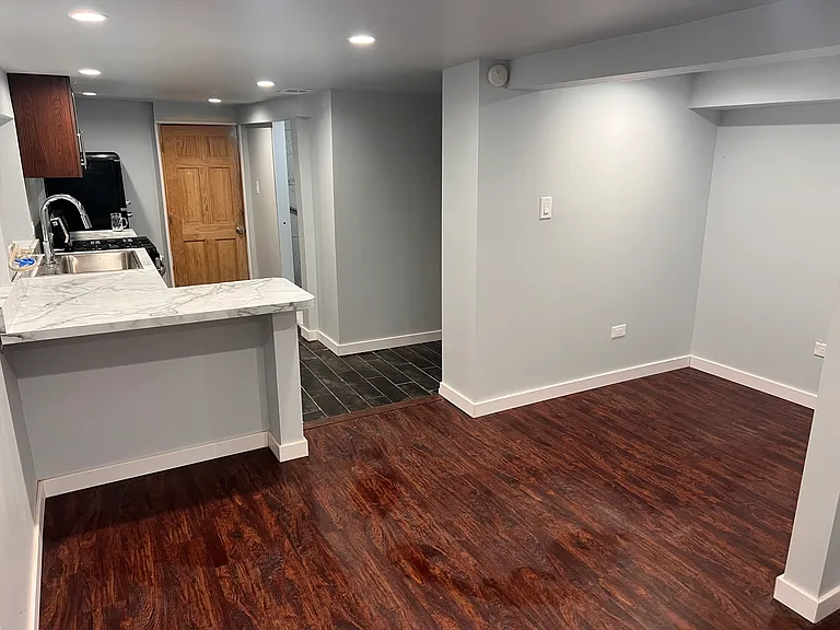 1713 W 18th Pl — Photo 4