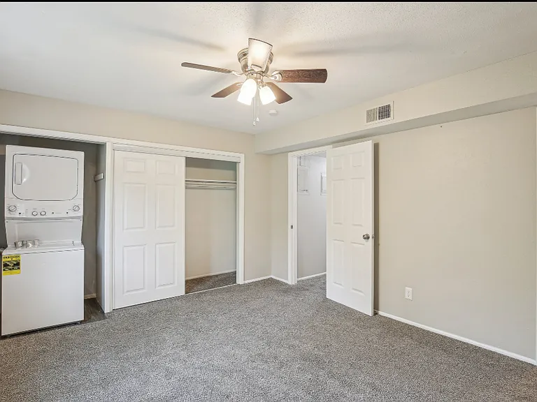 Broadway Ridge Apartments — Photo 16