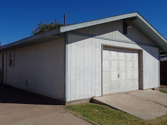 3rd image of 2907 E Fruitland St
