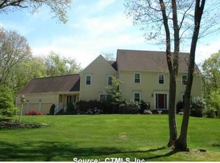 12 Naomi Ln, East Lyme, CT 06333