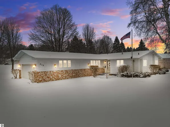 713 Holly Rd, Cadillac, MI 49601