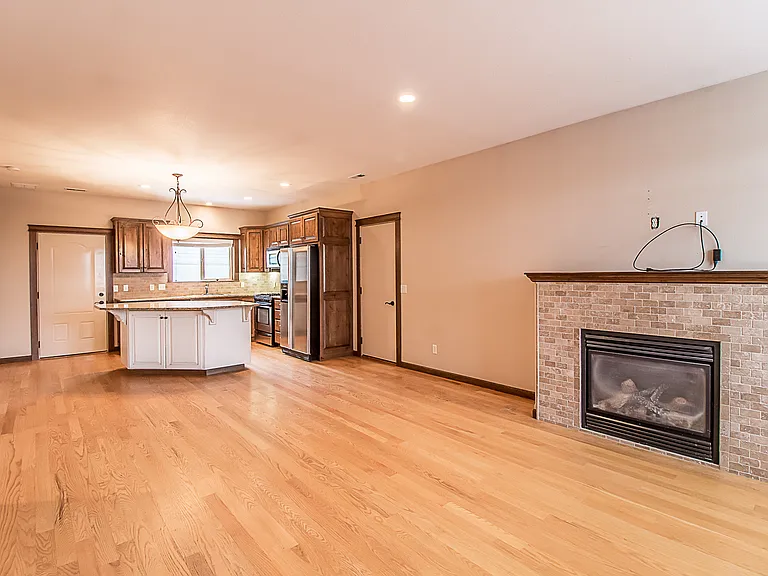 1462 E Mordyl Loop — Photo 3