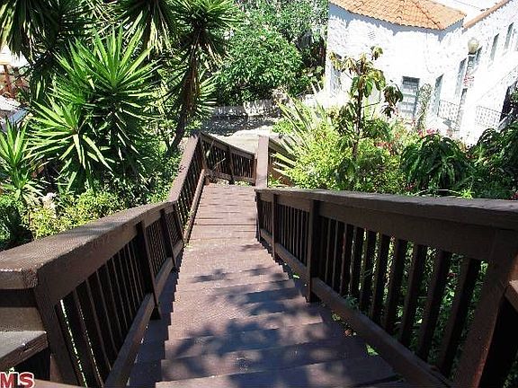 5th image of 2071 Glencoe Way