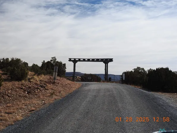 16 Calle Largo, San Jose, NM 87565