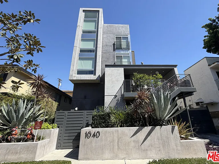 1040 N Spaulding Ave #3 — Photo 22