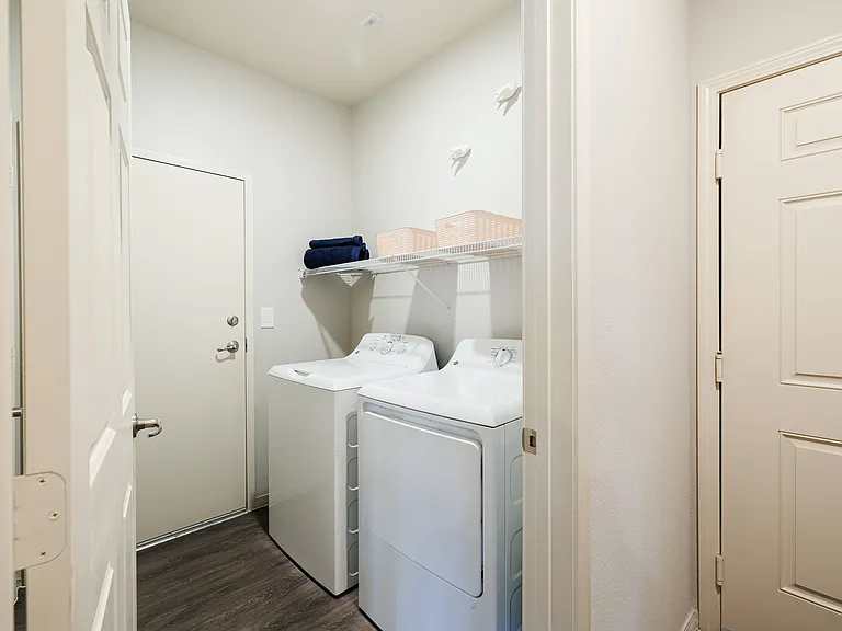 THE GALLERY APARTMENT HOMES — Photo 18