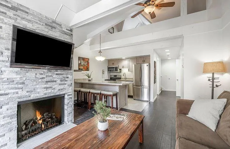 1385 Lowell Ave #303